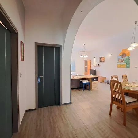 Daire Spacious Urban Retreat With Terrace - Two Bedroom With Terrace *
