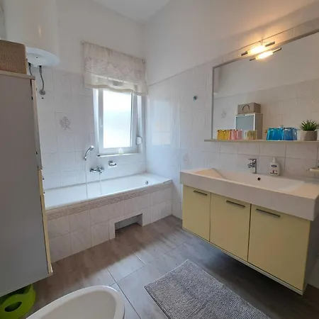 Daire Spacious Urban Retreat With Terrace - Two Bedroom With Terrace