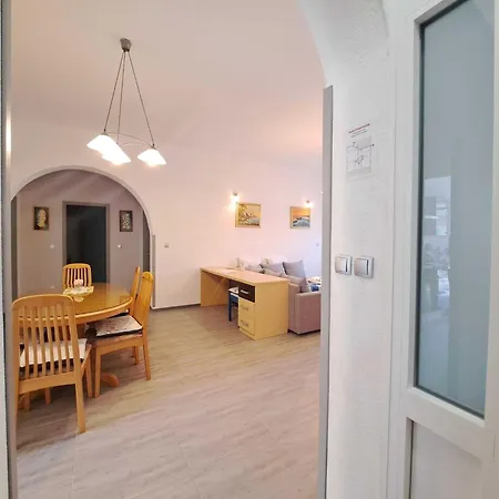 Spacious Urban Retreat With Terrace - Two Bedroom With Terrace Daire *