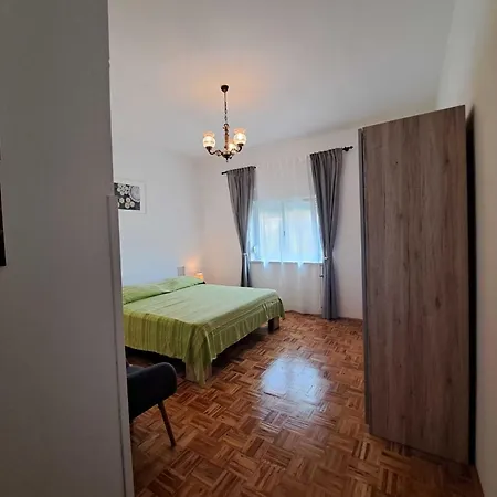 Spacious Urban Retreat With Terrace - Two Bedroom With Terrace Daire