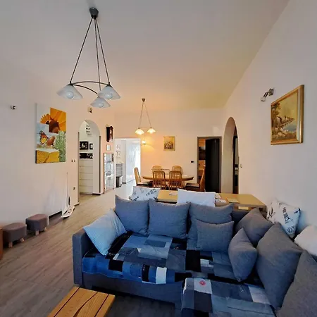 Spacious Urban Retreat With Terrace - Two Bedroom With Terrace Daire