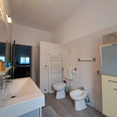 Daire Spacious Urban Retreat With Terrace - Two Bedroom With Terrace