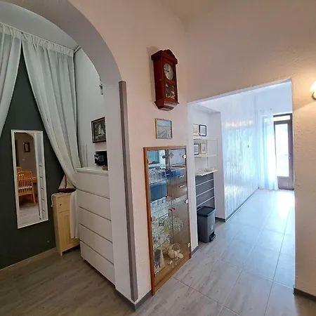 Spacious Urban Retreat With Terrace - Two Bedroom With Terrace Daire Dajla