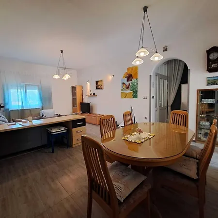 Spacious Urban Retreat With Terrace - Two Bedroom With Terrace * Dajla