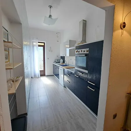 Daire Spacious Urban Retreat With Terrace - Two Bedroom With Terrace Dajla