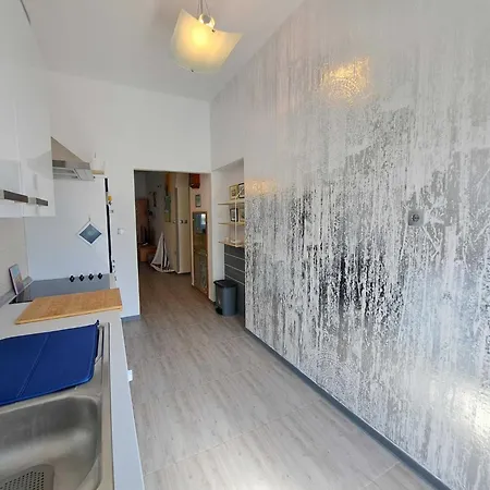 Spacious Urban Retreat With Terrace - Two Bedroom With Terrace Daire