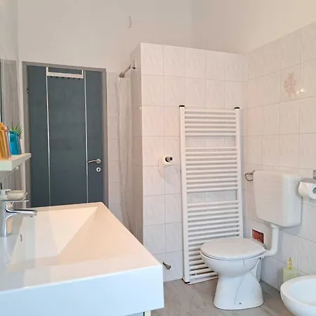Daire Spacious Urban Retreat With Terrace - Two Bedroom With Terrace Dajla