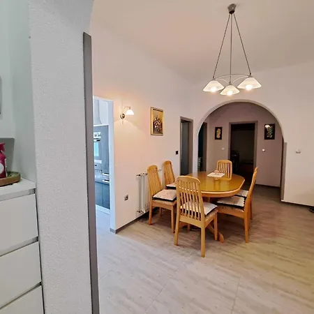 Daire Spacious Urban Retreat With Terrace - Two Bedroom With Terrace *