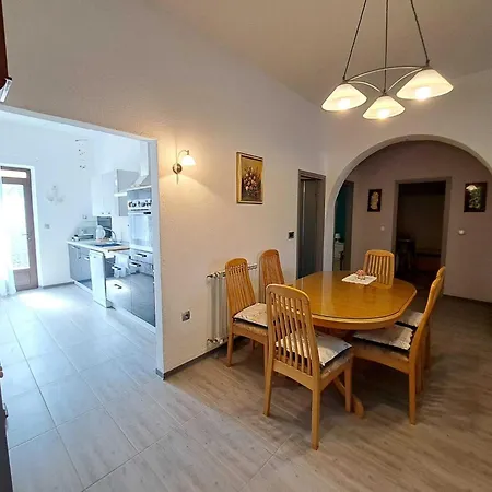 Daire Spacious Urban Retreat With Terrace - Two Bedroom With Terrace Dajla