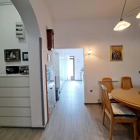 Spacious Urban Retreat With Terrace - Two Bedroom With Terrace Daire